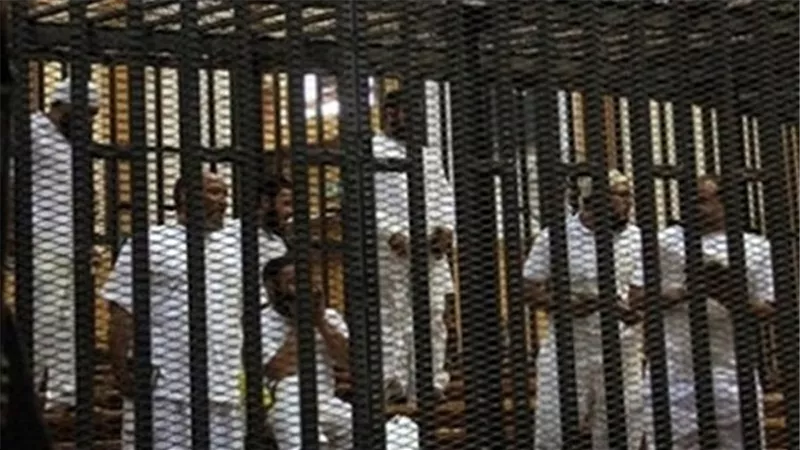 النيابة تقرر حبس 8 متهمين في
