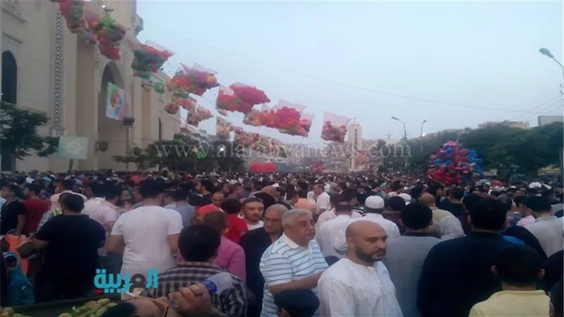 بالصور.. حشود مسجد 