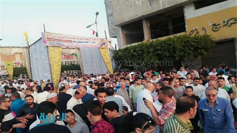 الآلاف يحتفلون عقب أداء صلاة العيد بكفر الشيخ