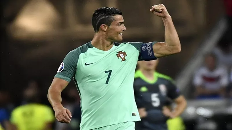 بالفيديو.. البرتغال تقضي على آمال 