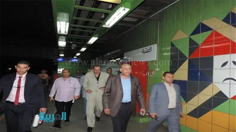 بالصور.. زيارة مفاجئة لمدير شرطة النقل بمحطات مترو 