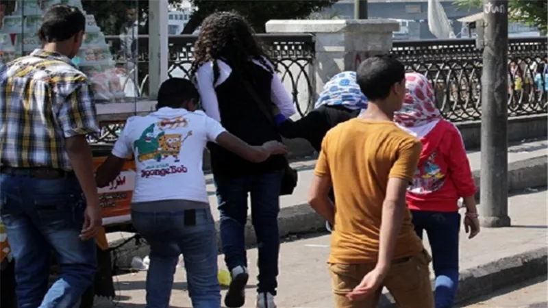 بالفيديو.. متطوعون ينظمون حملات توعية لمواجهة التحرش بالشوارع