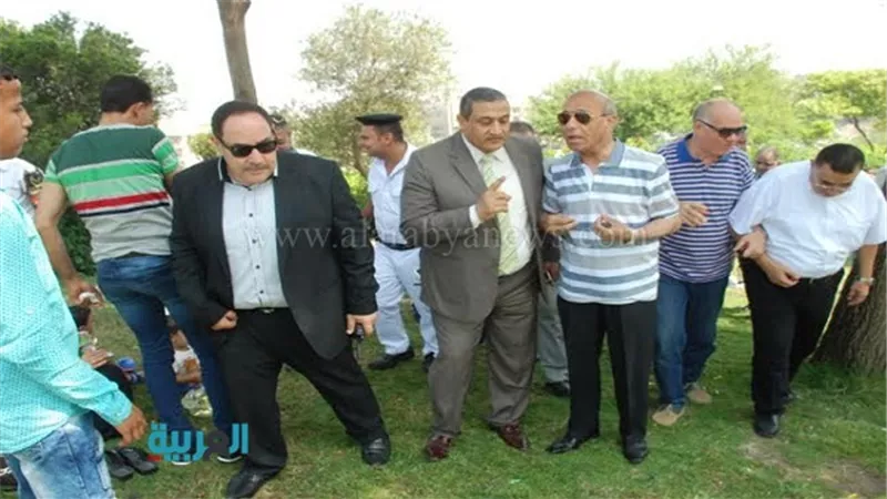 بالصور.. القائم بأعمال محافظ القاهرة يتفقد حديقة الأزهر 