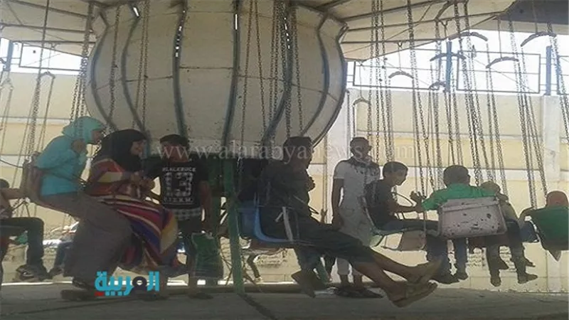 بالصور.. مسن يخرج عن 