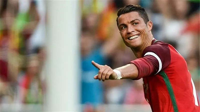 رونالدو: فرنسا الأقرب للتتويج باليورو