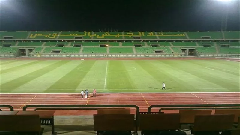 تجهيز ملعب السويس قبل انطلاق مباراة الأهلي والزمالك