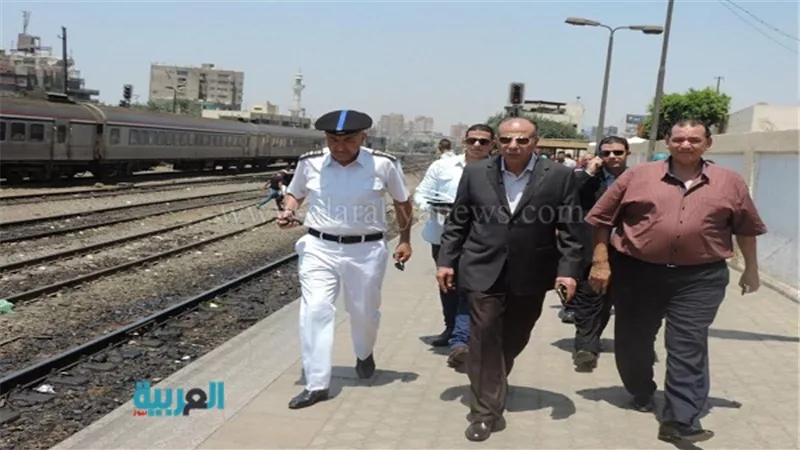 بالصور.. مدير شرطة النقل يتفقد الخدمات الأمنية بالمترو والسكة الحديد 