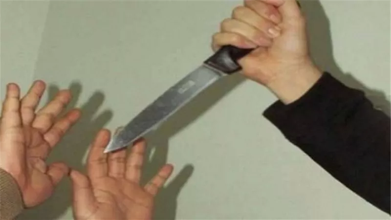 عاتبه على زواجه من طليقته فقتله بالسكين في الساحل 