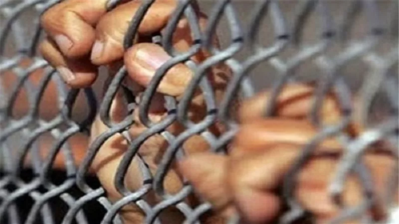حبس 3 عاطلين لاتجارهم في المخدرات بالوراق 