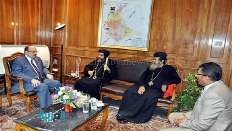 بالصور.. محافظ القليوبية يستقبل وفدًا كنسيًا لتهنئته بـ
