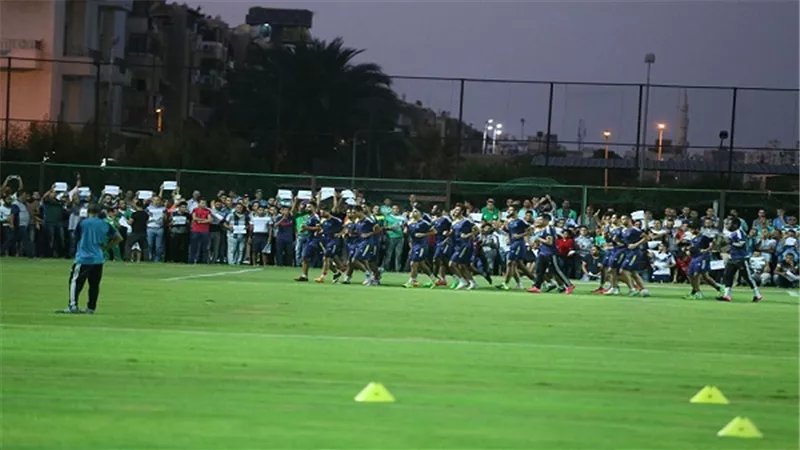 رغم غيابه.. جماهير المصري تدعم 