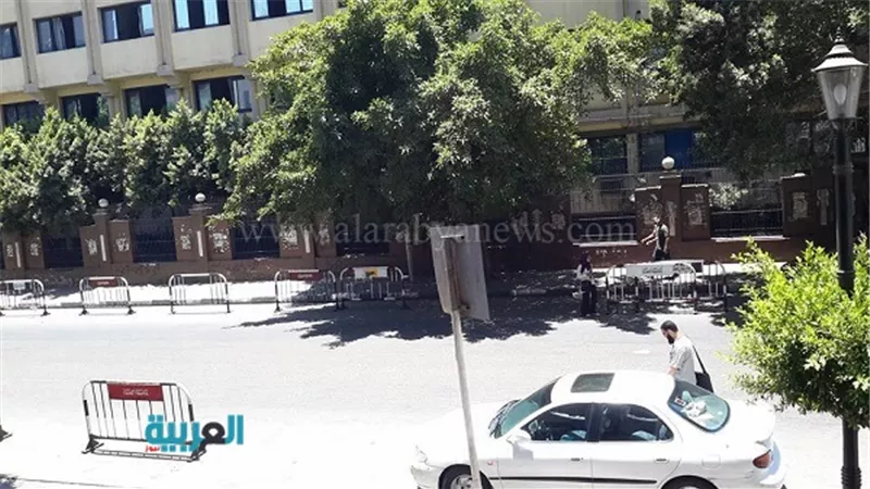 الأمن يغلق محيط 