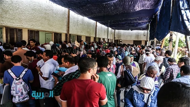 زحام على مكاتب تنسيق جامعة القاهرة لسحب استمارات القدرات