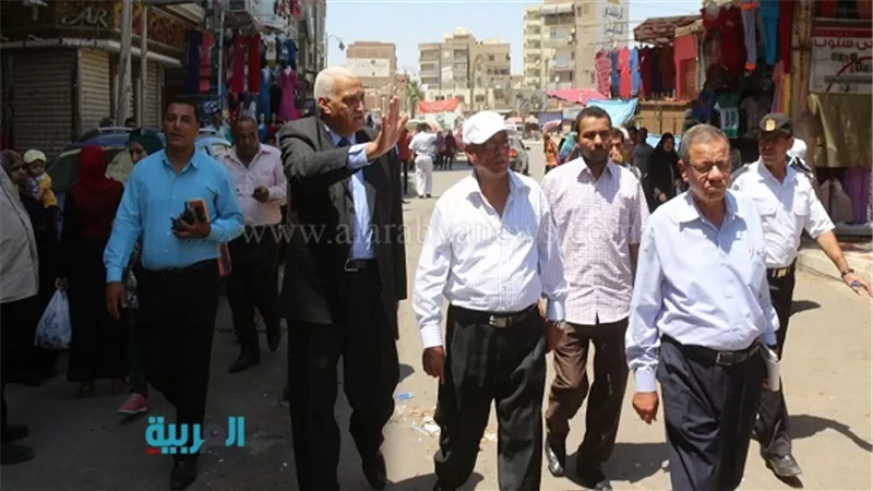بالصور.. محافظ السويس يتفقد ميدان الأربعين