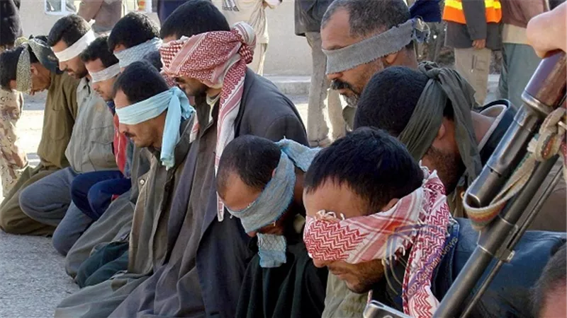 بالفيديو.. أحد العائدين من ليبيا يكشف: مصري ضمن عصابة 