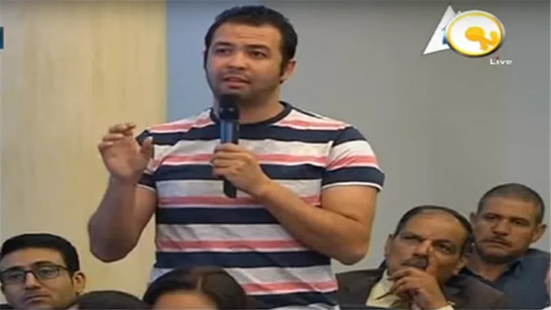 بالفيديو.. رد فعل السيسي بعد قول شاب له لم أنتخبك في الرئاسة 