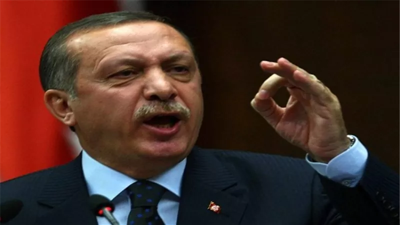 أردوغان يساوي بين الجيش التركي و