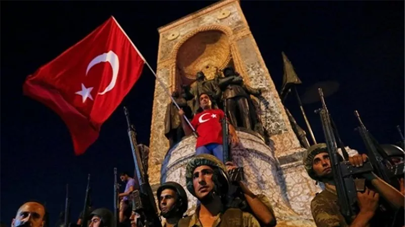 محلل تركي يستبعد تورط جهات خارجية في محاولة الانقلاب 
