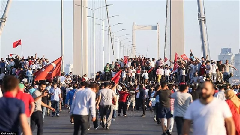 ننشر آراء الإعلاميين المصريين حول انقلاب تركيا.. مصطفى بكري: إلى الجحيم يا أردوغان.. مجدي الجلاد: هذه نهايتك.. يوسف الحسيني: العالم الغربي سيستقبل خلع الطاغية بهدوء