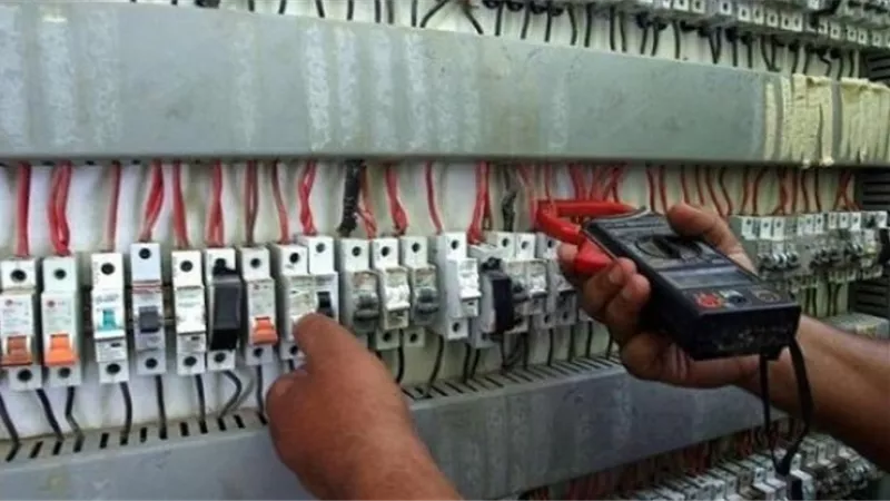 ضبط 7662 قضية سرقة تيار كهربائي خلال 24 ساعة 