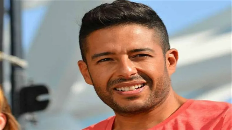 شاهد.. حماقي يوفي بوعده ويحضر حفل زفاف 
