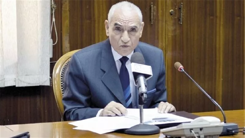 المستشار عزت خميس يصوت بانتخابات نادي القضاة