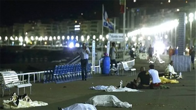 فرنسا: اعتقال رجل وامرأة على صلة بحادث 