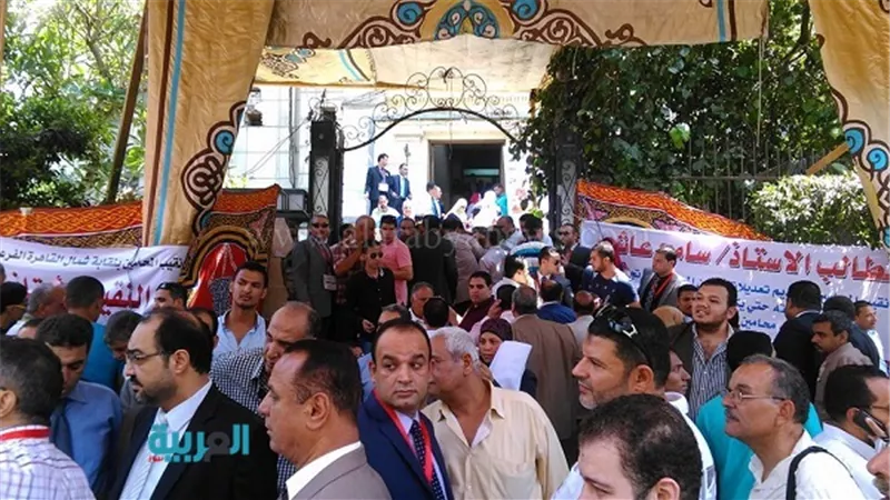 المحامون يهتفون 