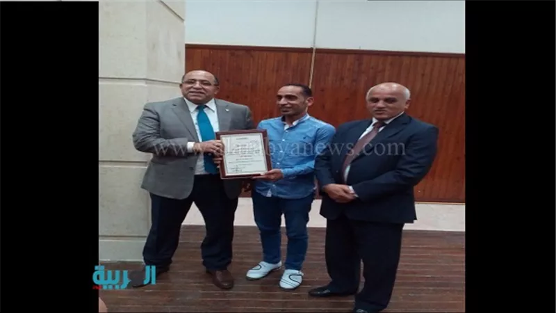 بالصور.. تكريم العاملين المثاليين بـ
