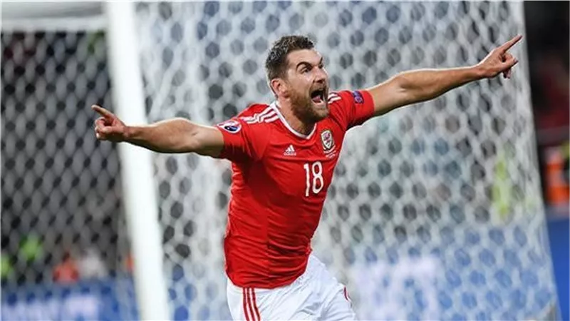  الأهلي يقترب من ضم مهاجم ويلز