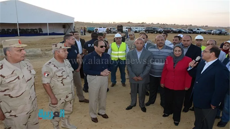 بالصور.. السيسي يتفقد مشروع الاسمرات فجر اليوم 
