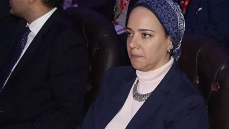 برلمانية تحذر الشباب من استغلال شركات العمالة بالخارج 