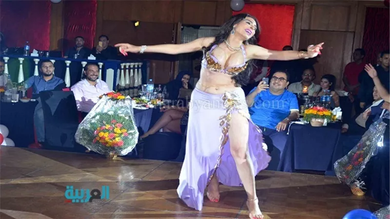 بالصور.. دينا ببدلة رقص مثيرة مع سعد الصغير