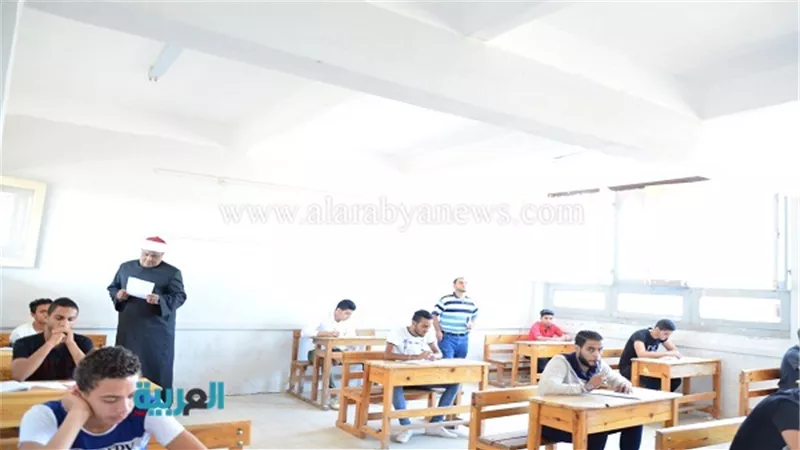 وكيل الأزهر يتابع امتحانات النقل بالدور الثاني في الإسكندرية