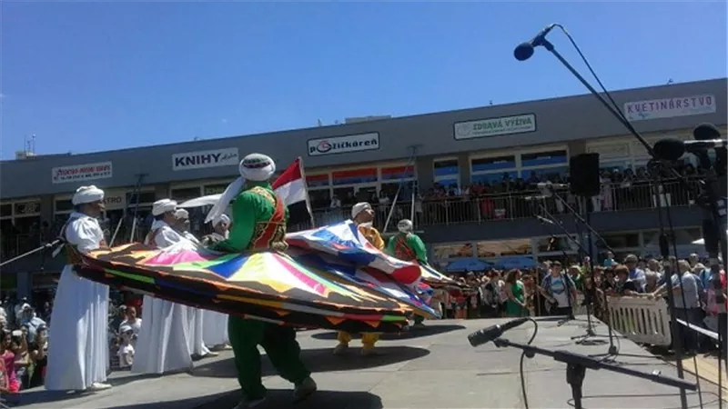 التنورة التراثية تقدم عروضها للجمهور السلوفاكي