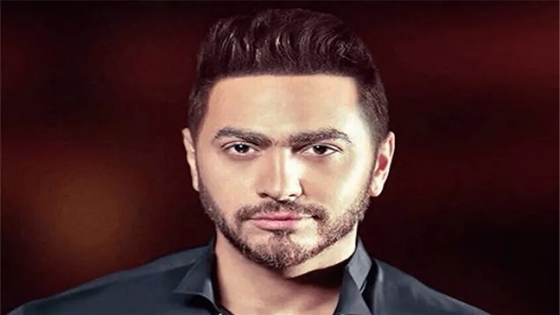 بالفيديو.. تامر حسني يسبب أزمة في 