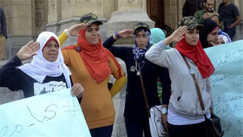 أستاذ علم اجتماع: تجنيد 