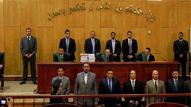 إحالة 24 إخوانيًا من عناصر 