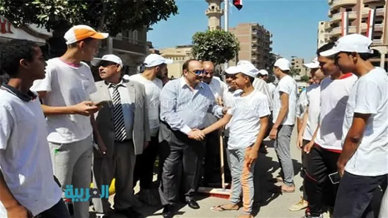 بالصور.. محافظ القليوبية يشارك في مبادرة حلوة يا بلدي 