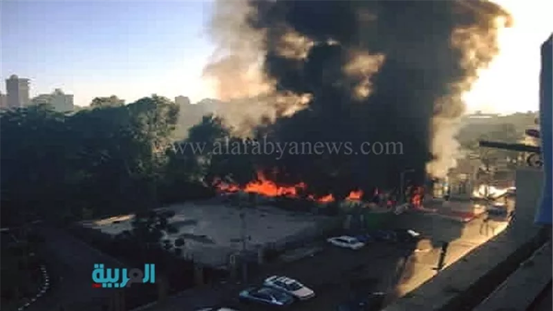 بالصور..اندلاع حريق هائل بأحد المعارض السورية في المنصورة
