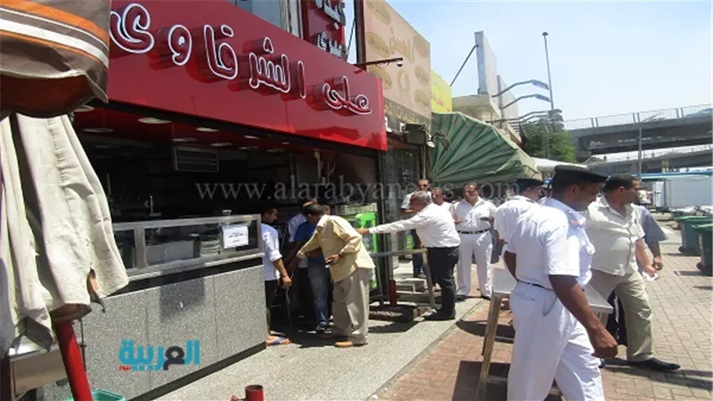 حملات مكبرة للأجهزة التنفيذية بالقاهرة.. الجهود تسفر عن رفع إشغالات وإزالة مبانٍ وإغلاق مقاهي غير مرخصة.. تحرير محاضر للباعة الجائلين.. وضبط 44 عربة يد