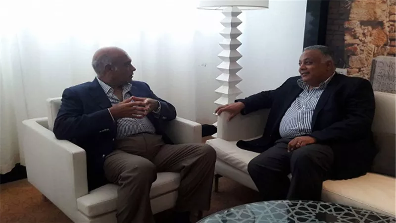 السفير المصري يحرص على حضور مران الفريق الأحمر