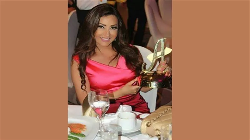 بالصور.. لطيفة تشكر لبنان بعد تكريمها بمهرجان 