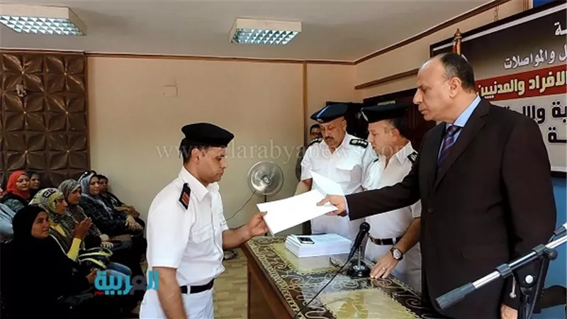 بالصور.. مدير شرطة النقل يكرم أوائل الدورة التدريبية 