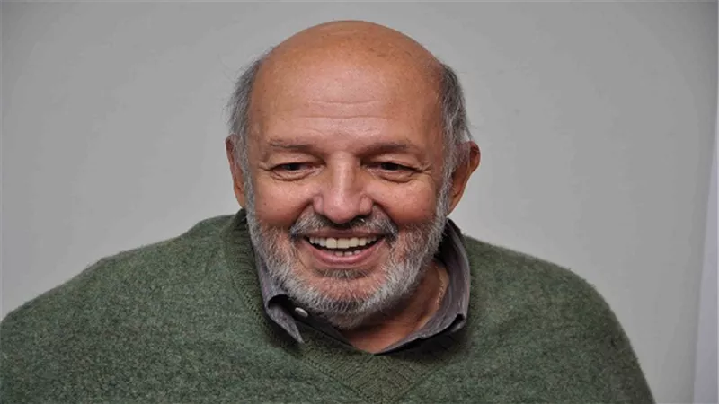 وفاة محمد خان عن عمر يناهز الـ74 عامًا