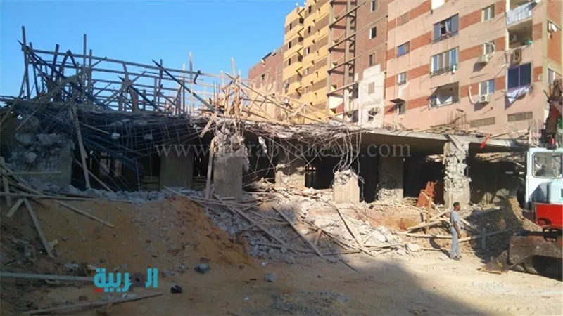بالصور.. إزالة 5 آلاف متر تعدٍ على أراضي الدولة بالنزهة 