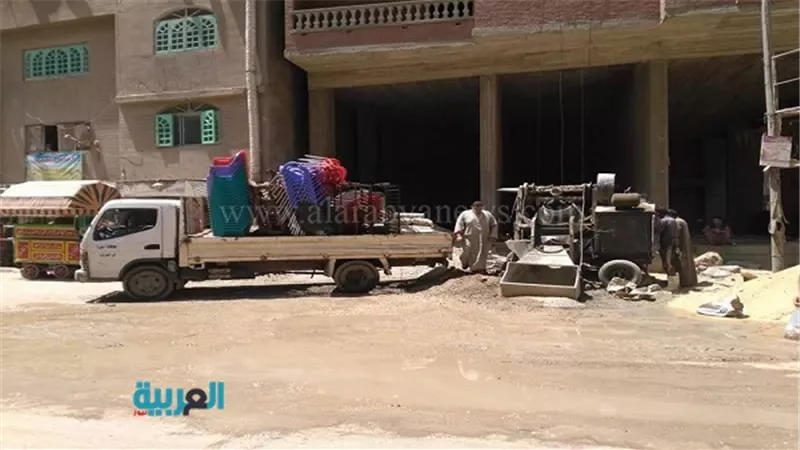 بالصور.. حملة لإزالة إشغالات الباعة الجائلين بالعمرانية 