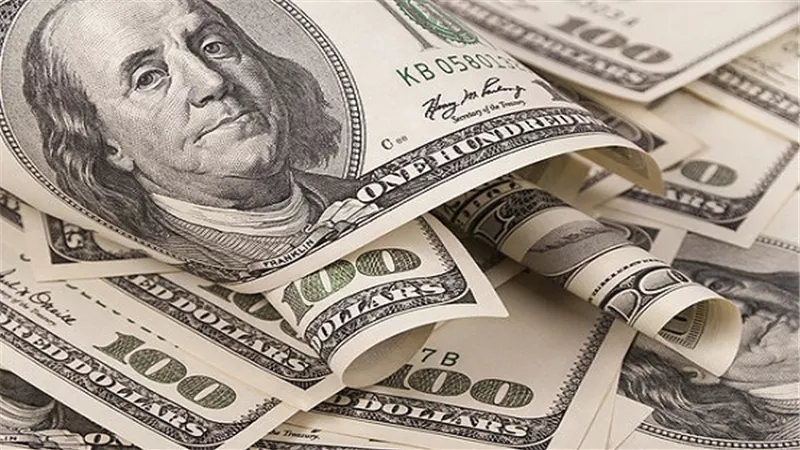 بالفيديو.. خبير اقتصادي: الدولار تحول من عملة إلى سلعة في مصر