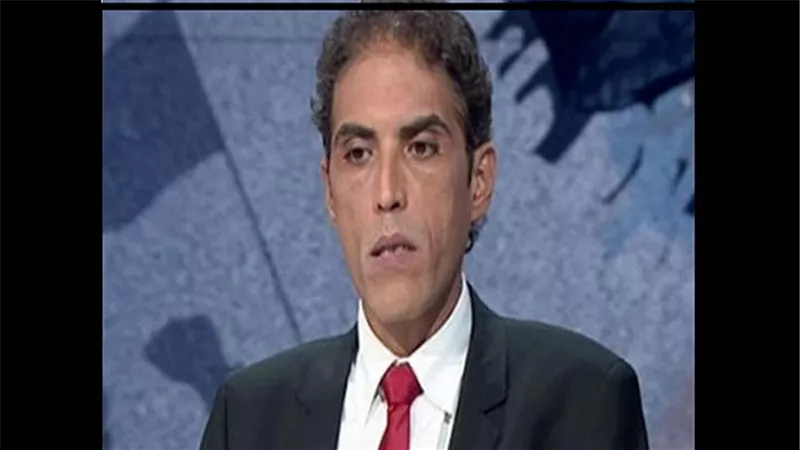 خالد داود يُهين عامل بوفيه بسبب كوب مياه