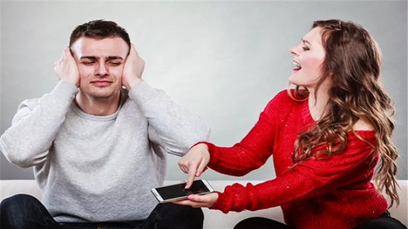 أستاذ علم نفس: المرأة تلجأ لـ